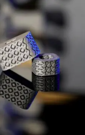 از پل‌ها تا ستون فقرات انسان: چگونه یک مهندس ایرانی جراحی را دوباره تعریف می‌کند