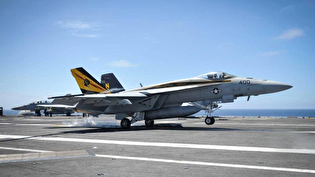 لحظه سقوط جنگنده و بالگرد نیروی دریایی آمریکا در دریای جنوبی چین