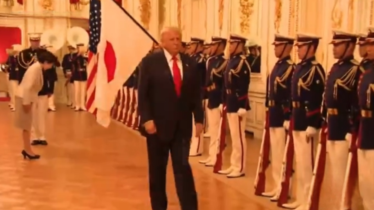 پیرمرد پرحاشیه؛ پا جای پای بایدن حواس پرت گذاشت