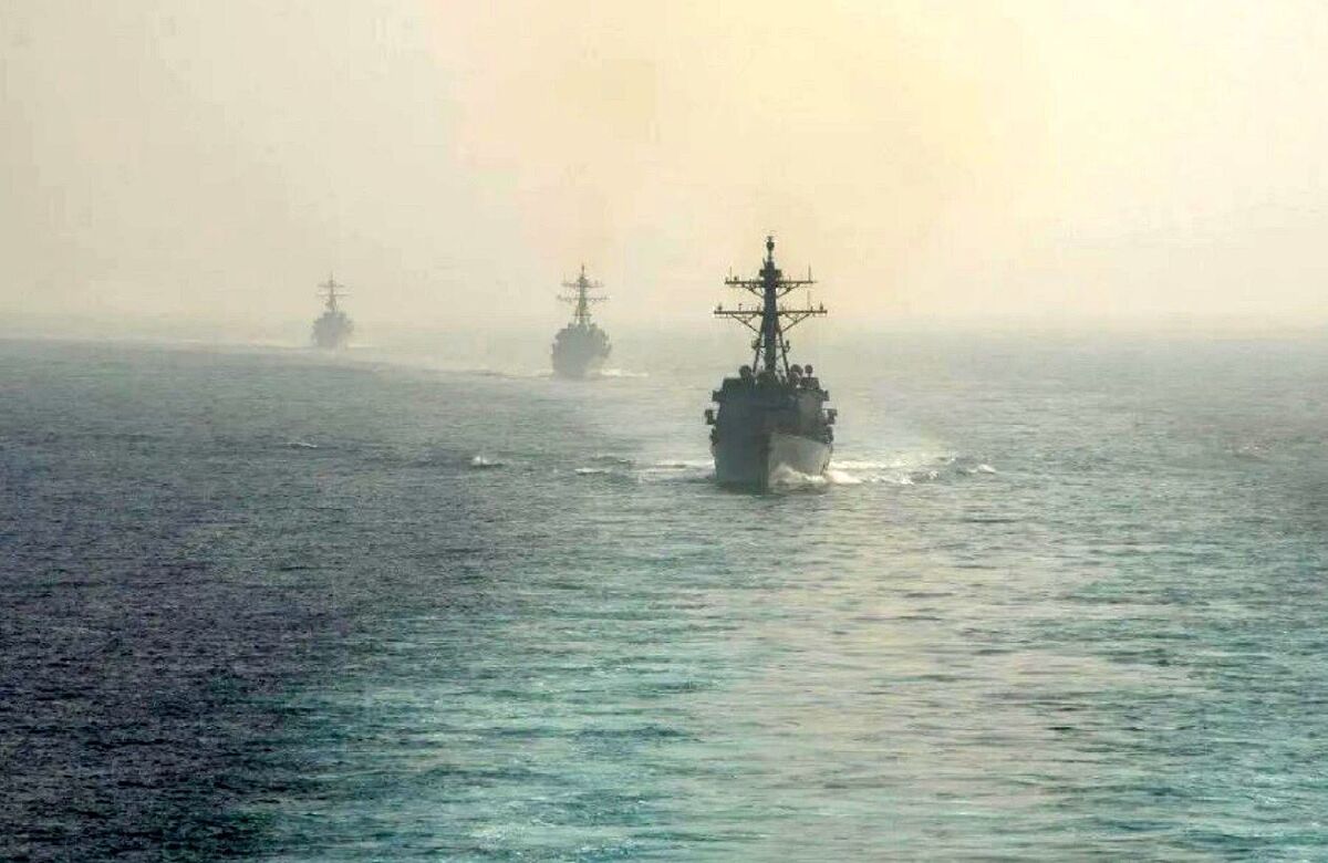 حمله هوایی آمریکا به چندین شناور در اقیانوس آرام + فیلم