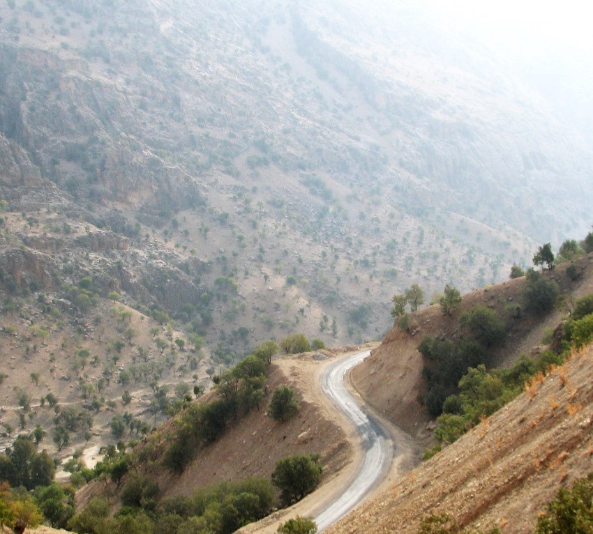 اجرای ۴۰ کیلومتر عملیات راهداری در محور لردگان – آتشگاه