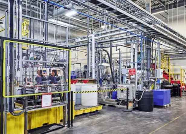 تبدیل زباله به برق: نیسان و لیتیون بازیافت باتری خودروهای برقی را در کانادا از نو تعریف می‌کنند