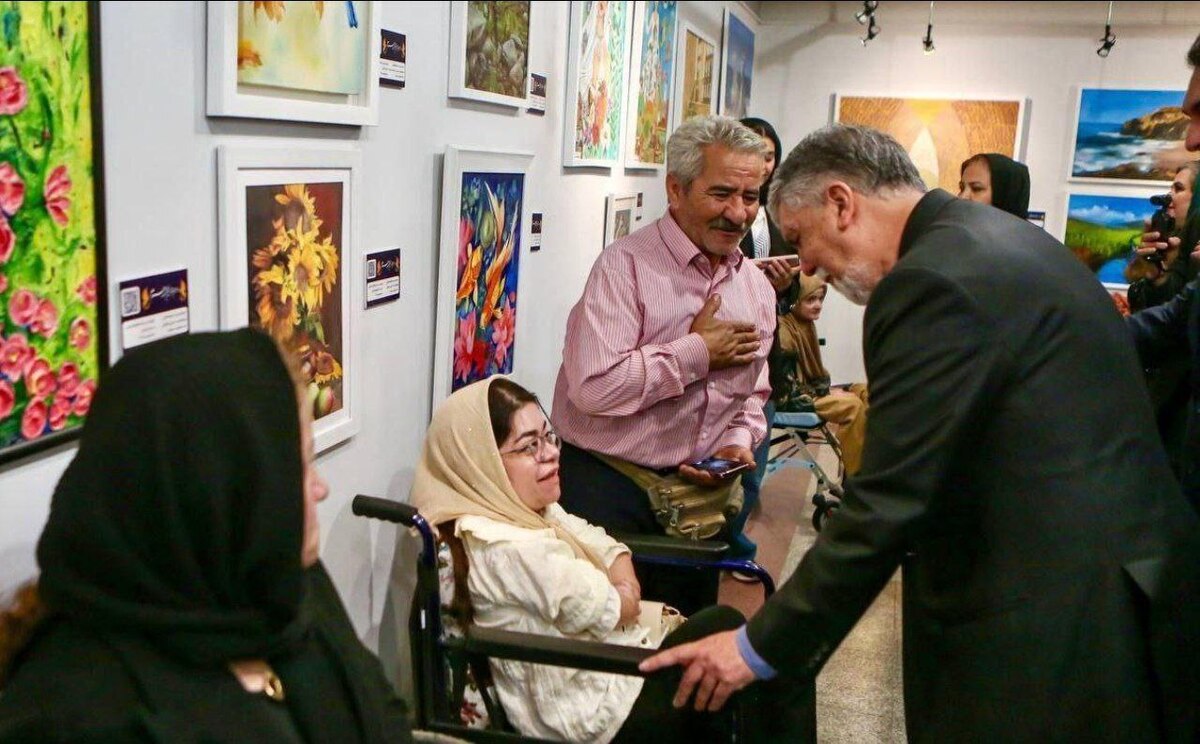 وزیر فرهنگ: نمایش آثار هنرمندان معلول نمونه‌ای از دیپلماسی انسانی است