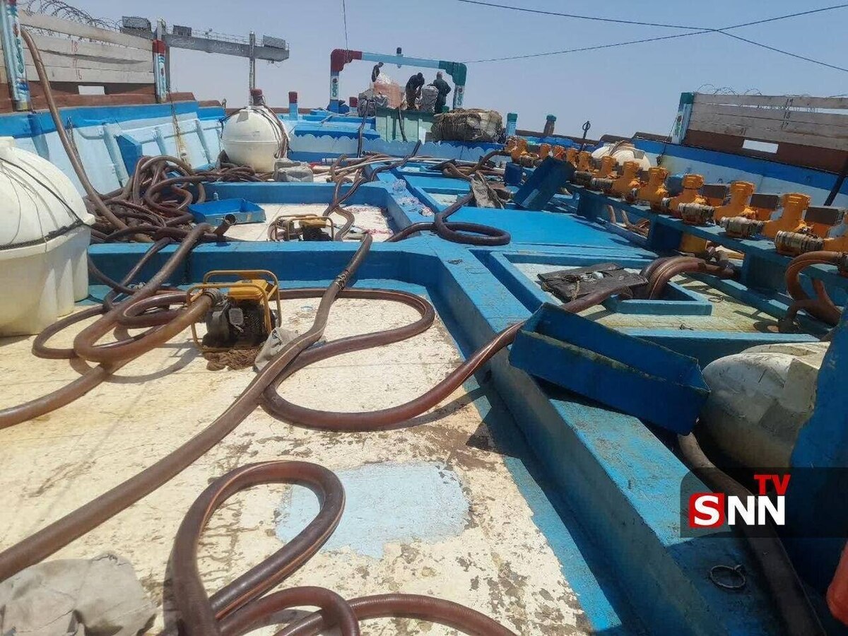 توقیف شناور حامل ۲۴۰ هزار لیتر سوخت قاچاق در آب&zwnj;های خلیج فارس