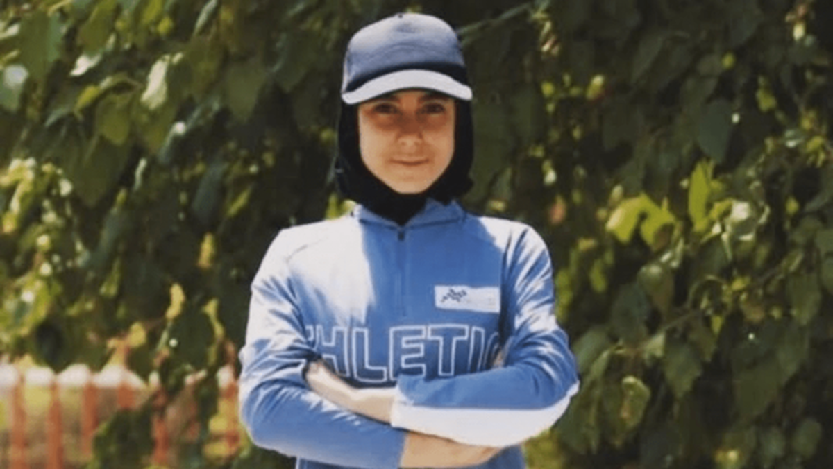 النا معدنی&zwnj;پور دختر موتورسوار، زیر تیغ جراحی