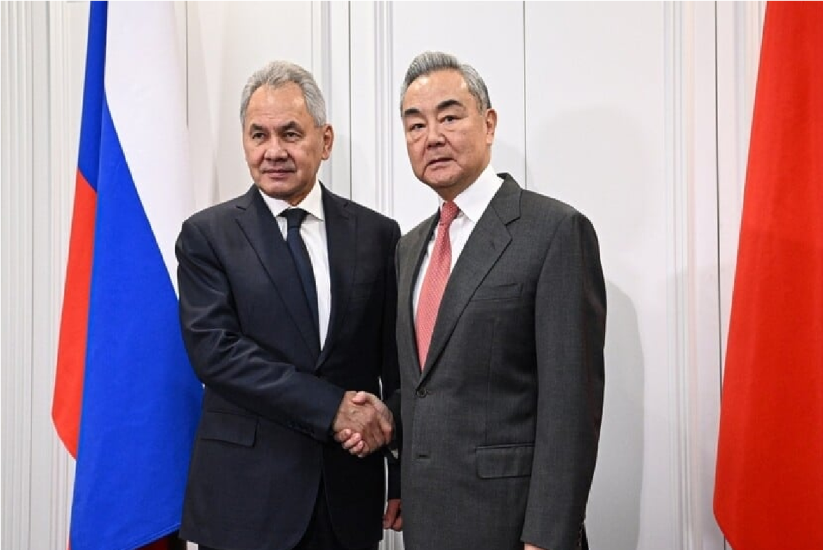 دبیر شورای امنیت روسیه وزیر خارجه چین دیدار کرد