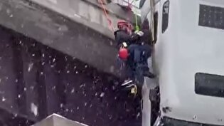 نجات معجزه‌آسای راننده کامیون