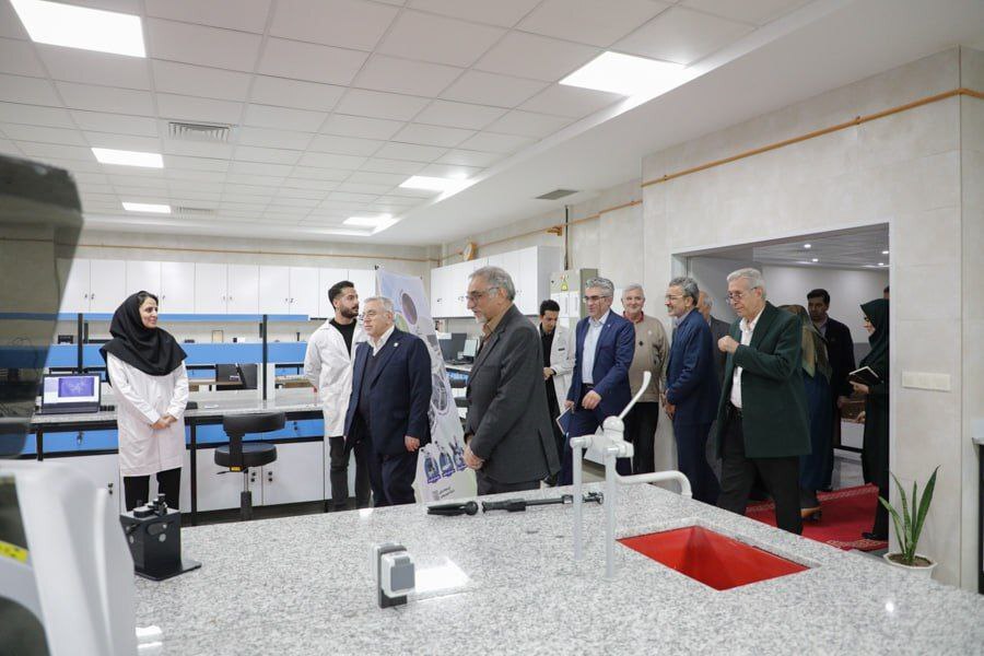 افتتاح آزمایشگاه