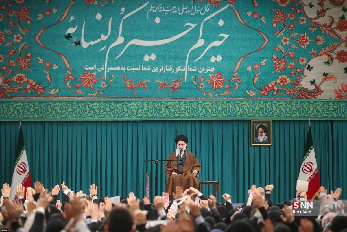 رهبر انقلاب: مرد و زن در منطق اسلام بدون هیچ تفاوتی یکسان هستند + فیلم