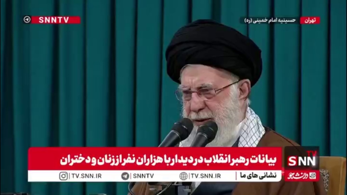 رهبر انقلاب: از اینکه با وجود درآمدهای ناکافی، زنان خانه را می&zwnj;چرخانند باید قدردانی کرد