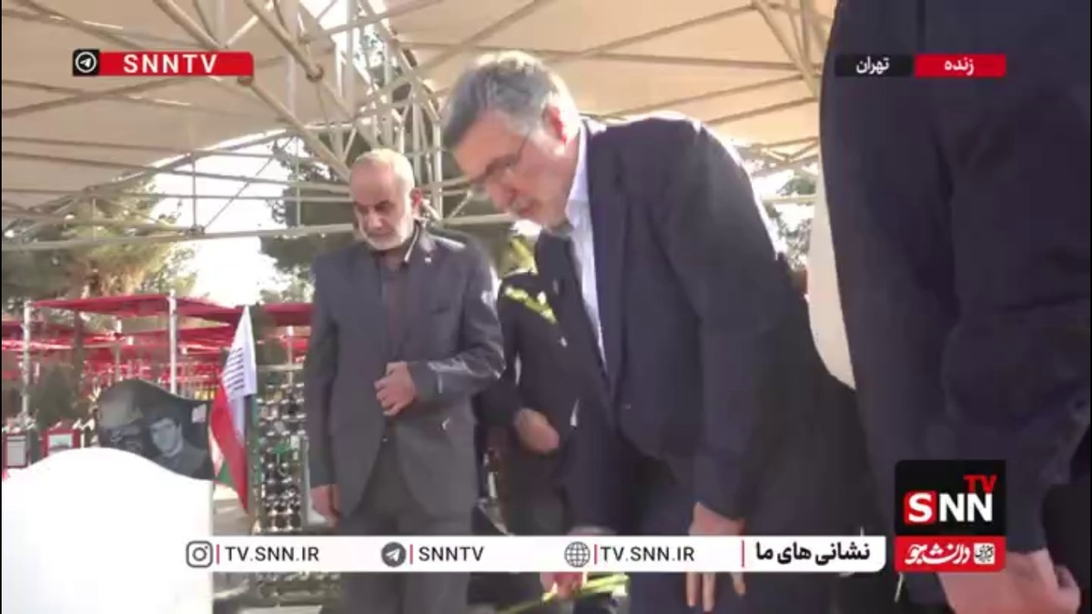 حضور وزیر بهداشت بر مزار شهدای کادر سلامت و شهدای دفاع مقدس