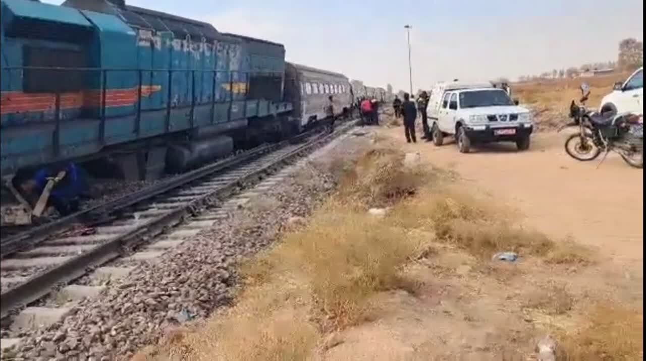 دیزل قطار از ریل خارج شد؛/حادثه بدون تلفات انسانی پایان یافت