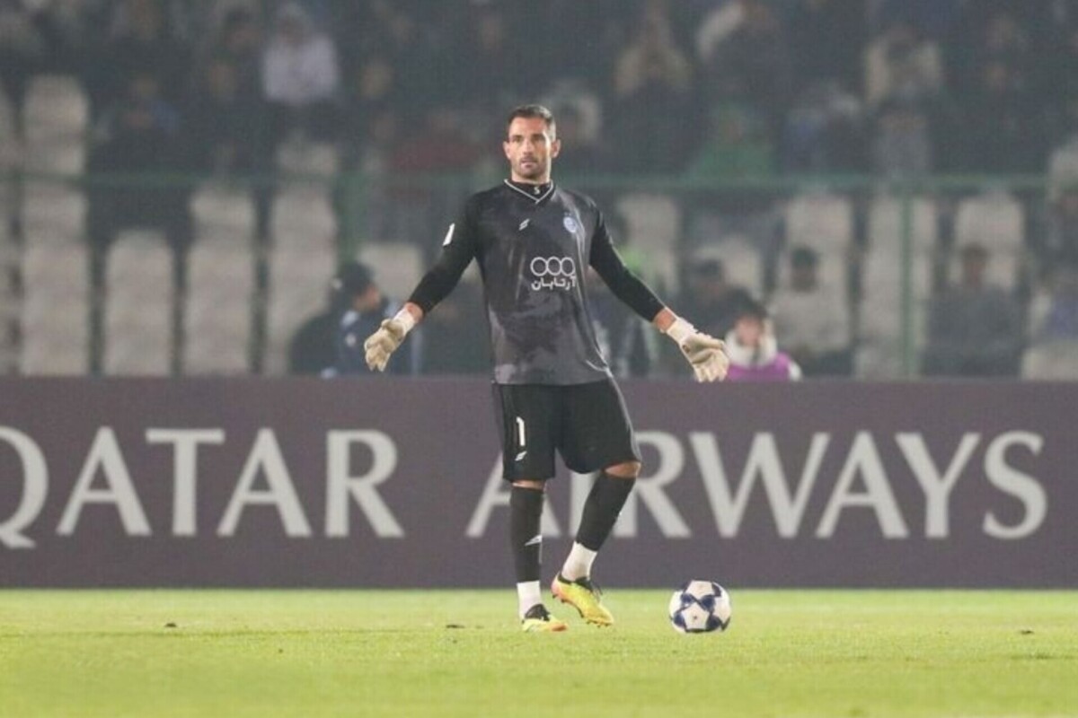 مربی پرسپولیس، پیراهن آدان را گرفت