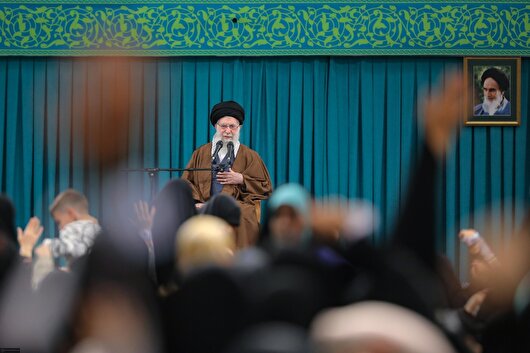 مصادیق و اهمیت تبیین توصیه مهم رهبر انقلاب در مورد رسانه‌ها؛ در زمین سرمایه‌داری غربی بازی نکنید! / اسلام را ترویج کنید + فیلم