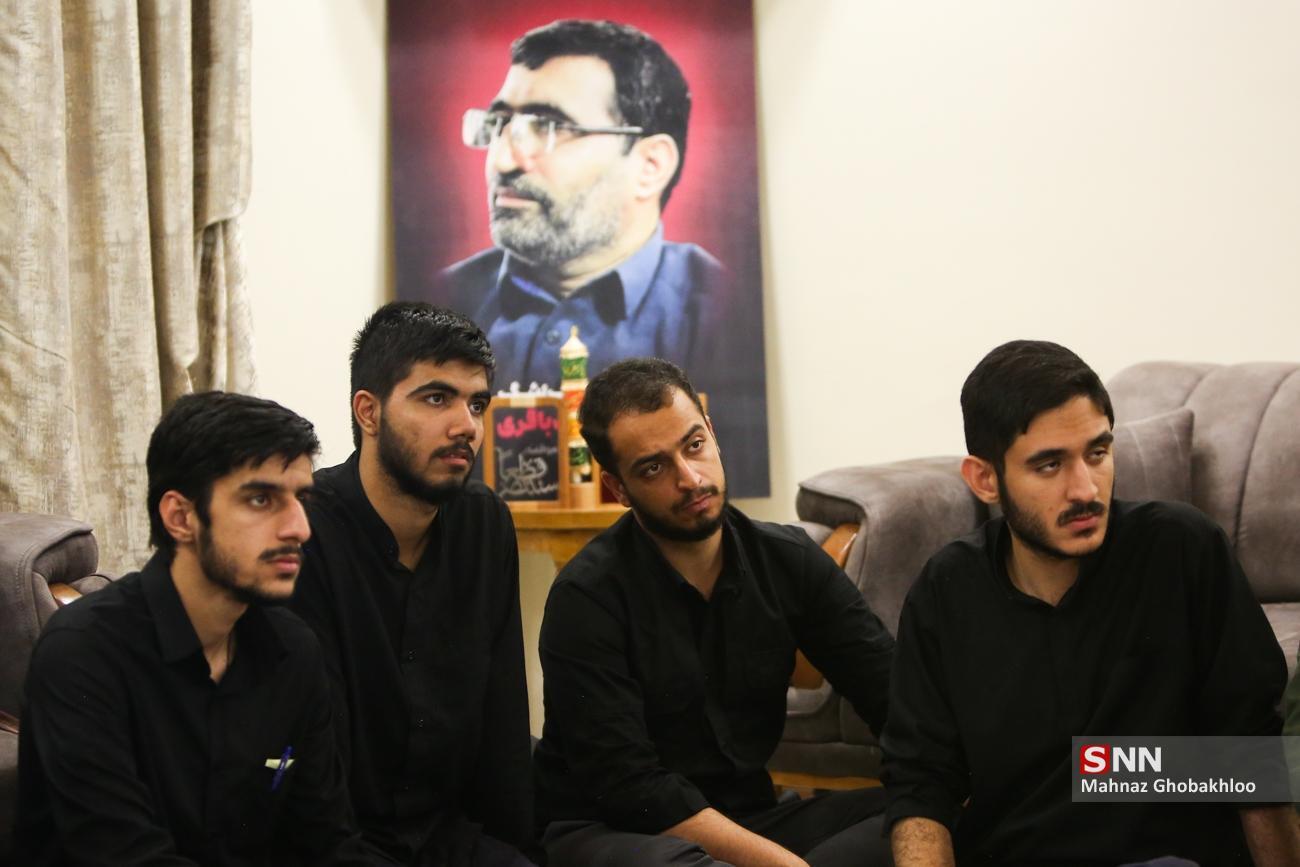 صندلی&zwnj;هایی که خالی ماند، اما مکتبی ساخت که هنوز زنده است