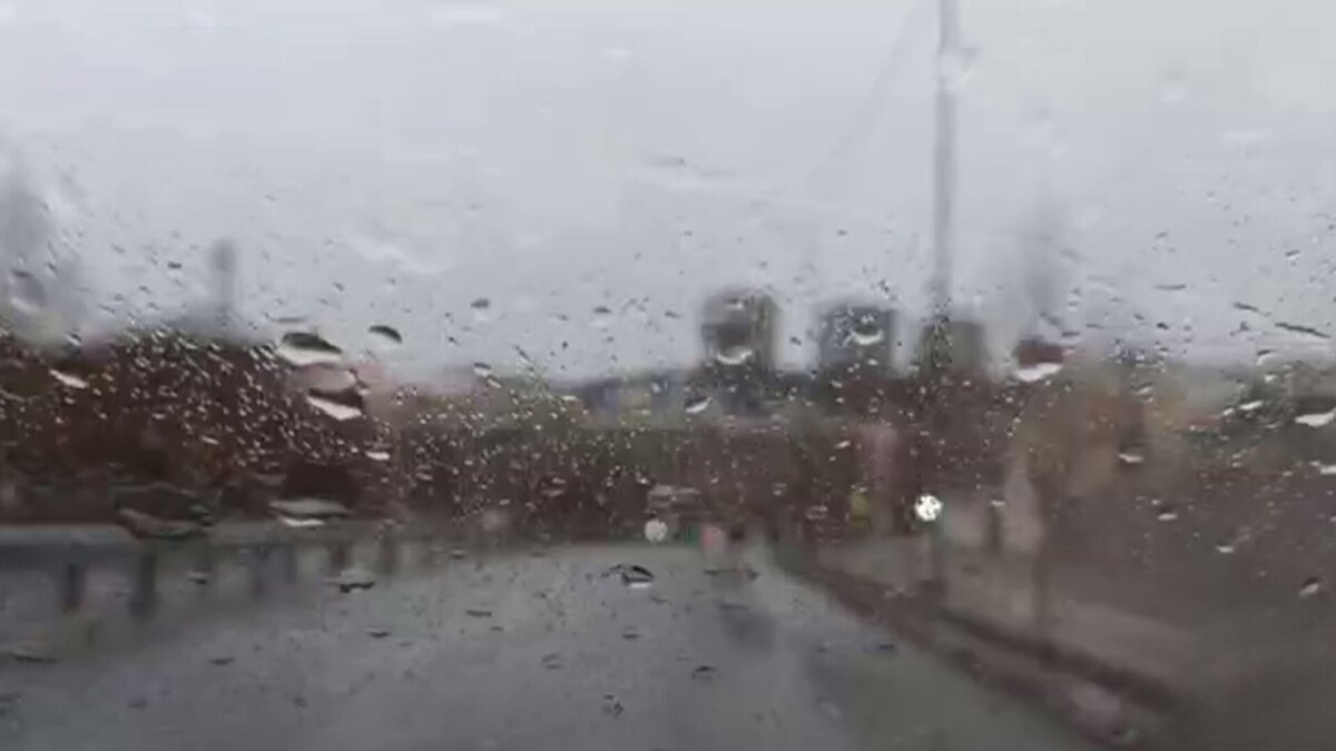 آغاز بارش باران در سنندج