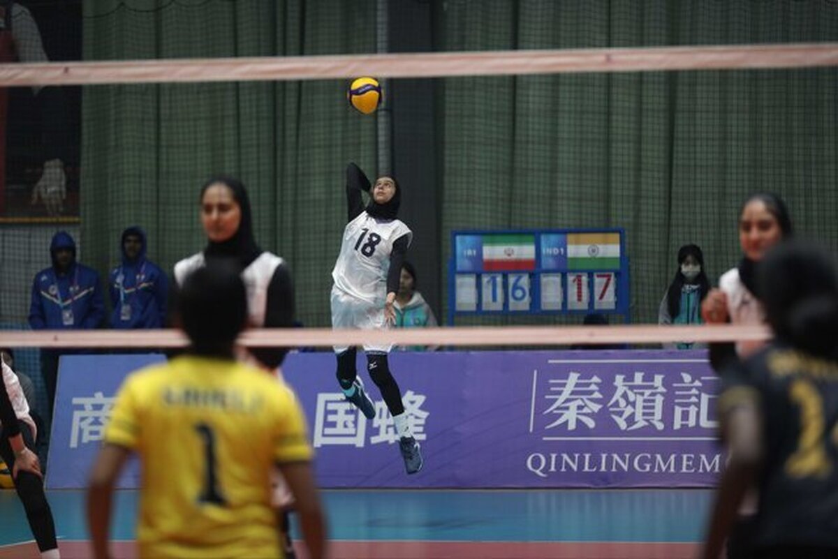 صدرنشینی دختران دانش آموز ایران در قهرمانی والیبال جهان