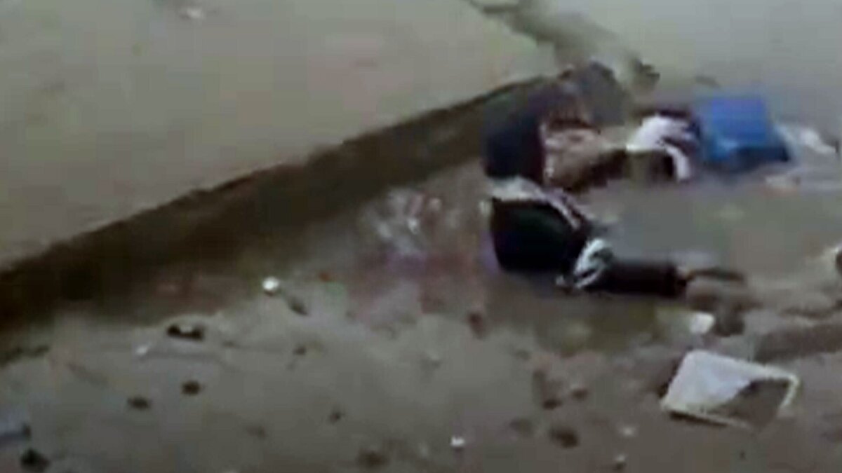 سقوط در استخر آب وسط خیابان!