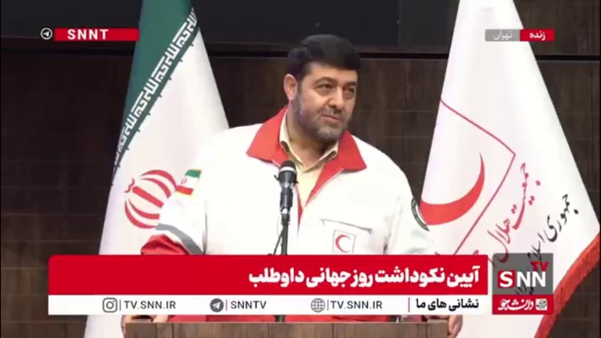 هلال احمری&zwnj;ها ایستاده برای عارف دست زدند