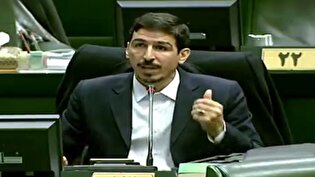 انتقاد مالک شریعتی از انتقال یک پالایشگاه از محل پیش‌بینی‌شده به شهر دیگر