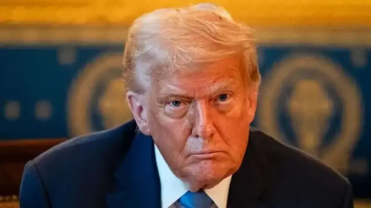 تکان&zwnj;های شدید هواپیما سخنان ترامپ را نیمه&zwnj;کاره گذاشت + فیلم