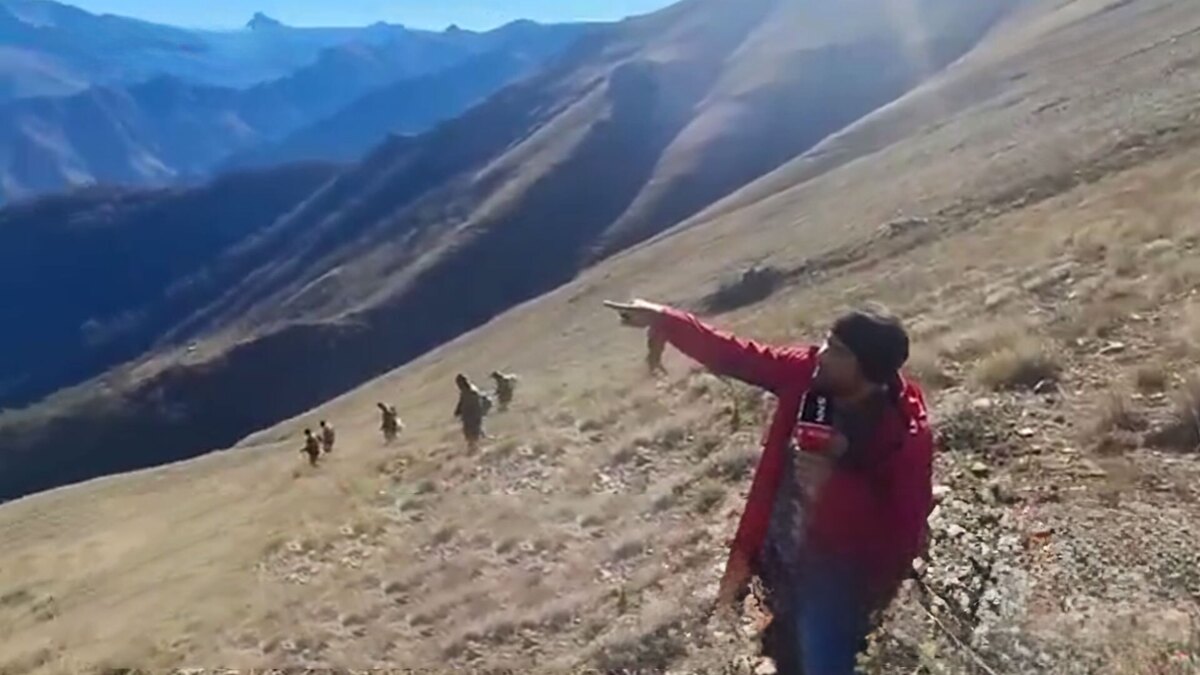 گزارش خبرنگار SNNTV از ارتفاعات جنگل‌های الیت/ در نتیجه تلاش‌های آتش‌نشانان دامنه آتش محدود‌تر شده است