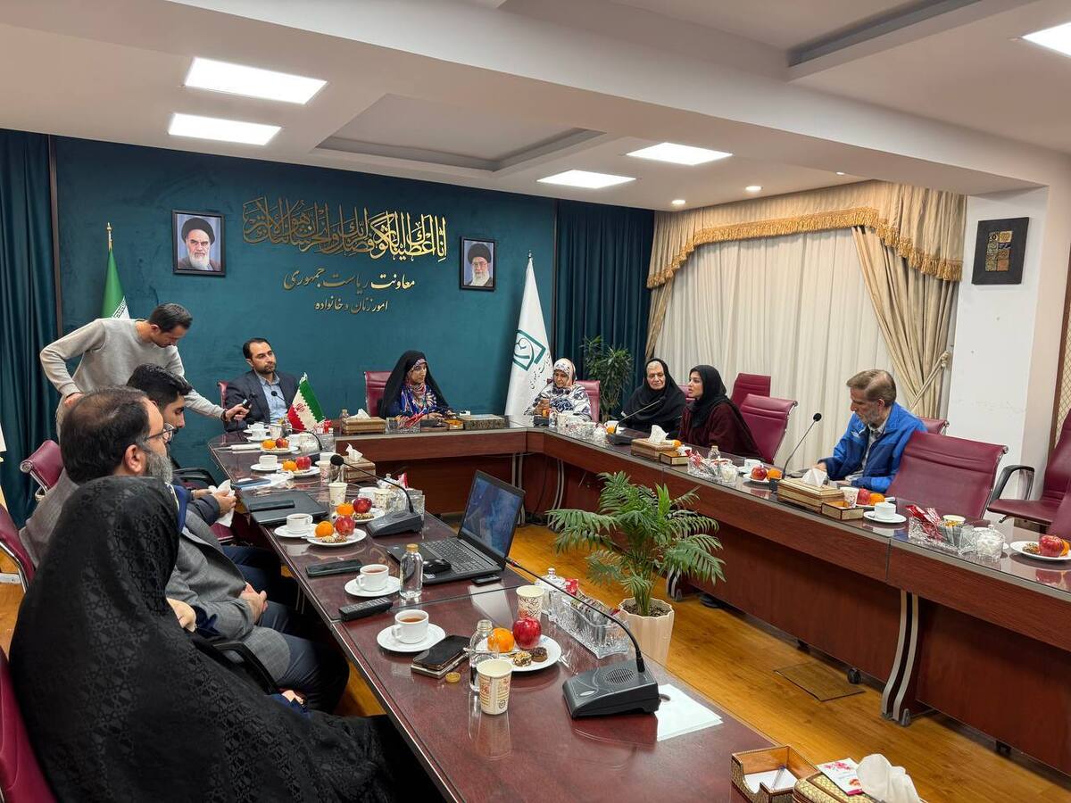 از اقلام تبلیغاتی مستند &laquo;رویای ناتمام&raquo; در معاونت امور زنان و خانواده نهاد ریاست جمهوری رونمایی شد