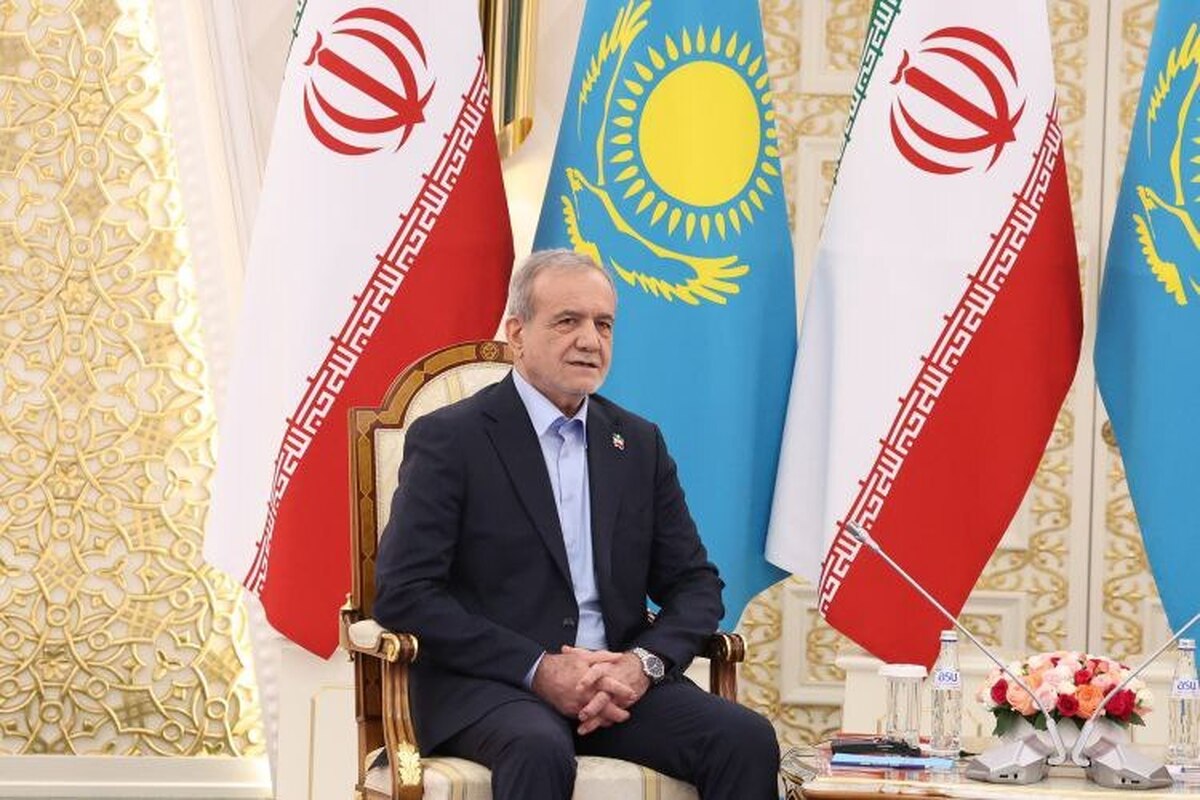 اعطای دکترای افتخاری دانشگاه بین‌المللی نظربایف به رئیس‌جمهور ایران + فیلم