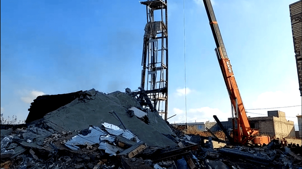 ساختمان پنج‌طبقه در اردبیل بر اثر حریق فروریخت