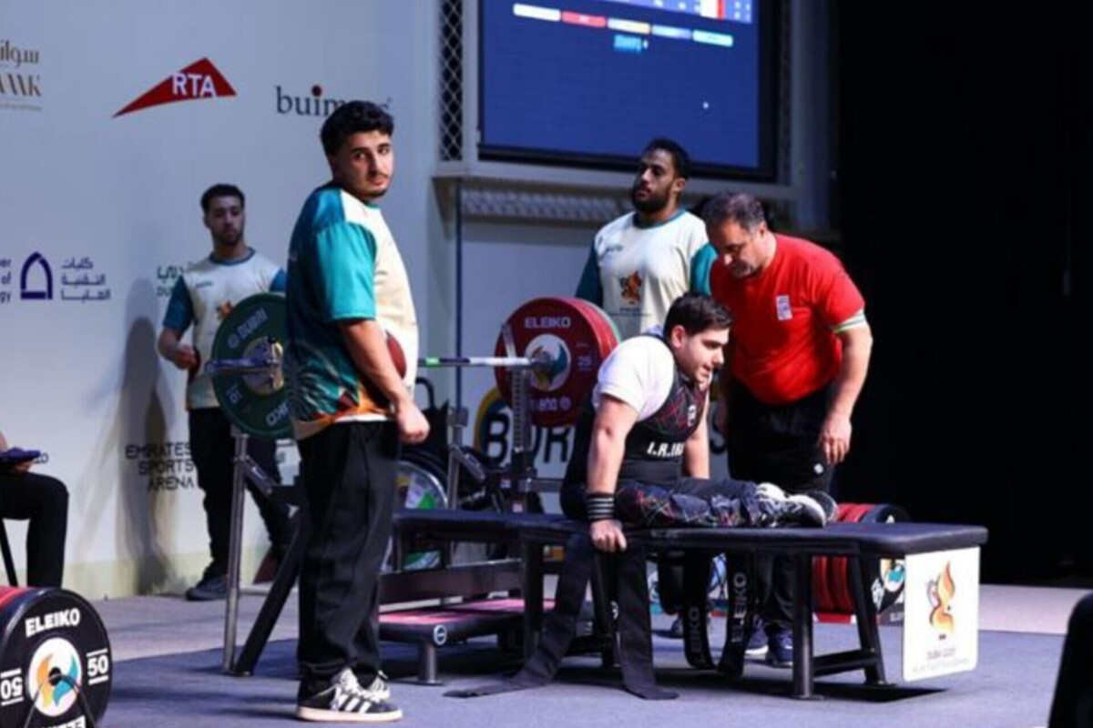 رضا حسینوند در پاراوزنه برداری قهرمان شد