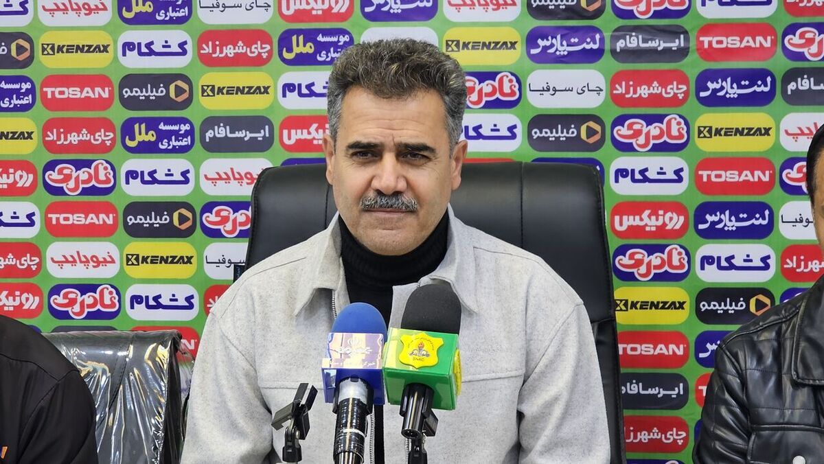 پورموسوی: تنها تیمی در دنیا هستیم که دفاع تخصصی چپ و راست نداریم / با تیم نصف و نیمه سه امتیاز مهم کسب کردیم