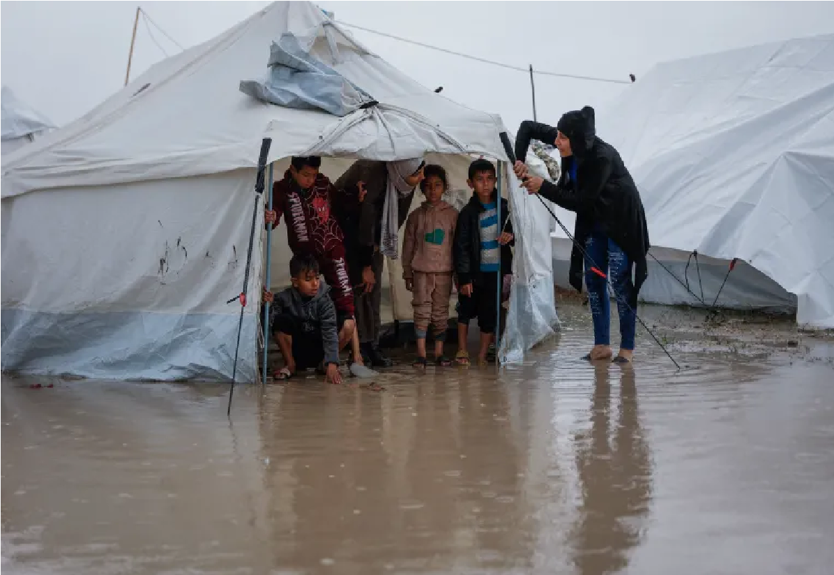 محاصره غزه میان جنگ و سرمای زمستان