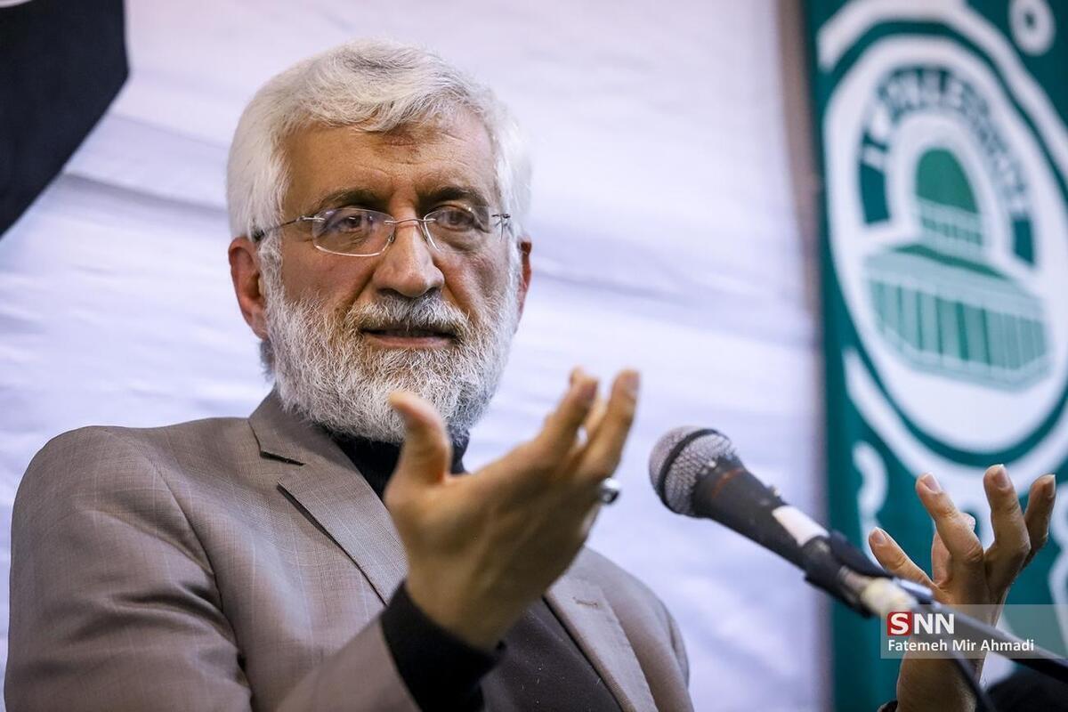 جلیلی: دشمن یک زمانی می‌گفت شما نباید سیم خاردار داشته باشید/ امروز ارسال سلاح ما توازن جنگ در اروپا را بهم می‌زند + فیلم