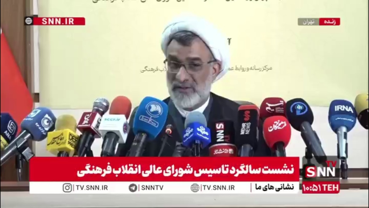 خسروپناه: بخشی از پیامک&zwnj;هایی که در اعتراض به تاثیر قطعی معدل زده می&zwnj;شود ربات است / همه اعضای شورا مخالف تغییر مصوبه هستند