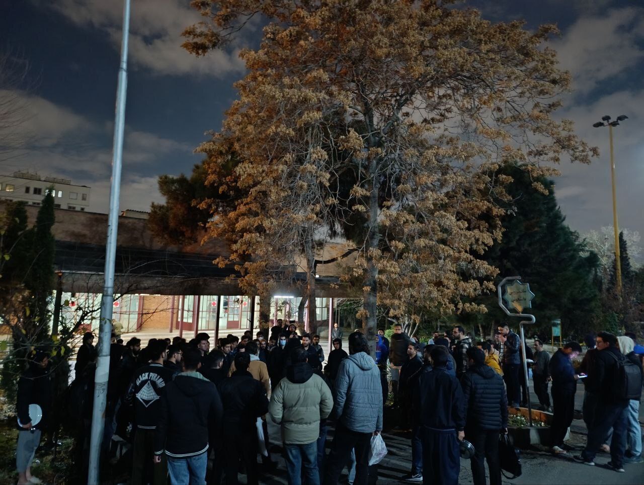 واکنش بسیج دانشجویی حوزه خوابگاه&zwnj;های دانشگاه تهران مبنی بر لغو اسکان دانشجو سنواتی در ترم آتی
