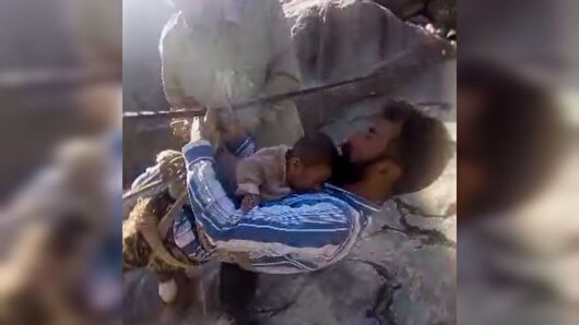 «جره»؛ راه نجات مردم دو روستای شهرستان دزپارت در زمان برف/ گهواره‌ای که جایگزین جاده مسدود شده است+فیلم