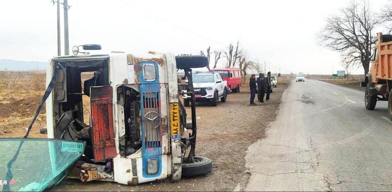 مصدومیت ۱۵ دانش آموز در واژگونی سرویس مدرسه در محور فیروزه_خوشاب