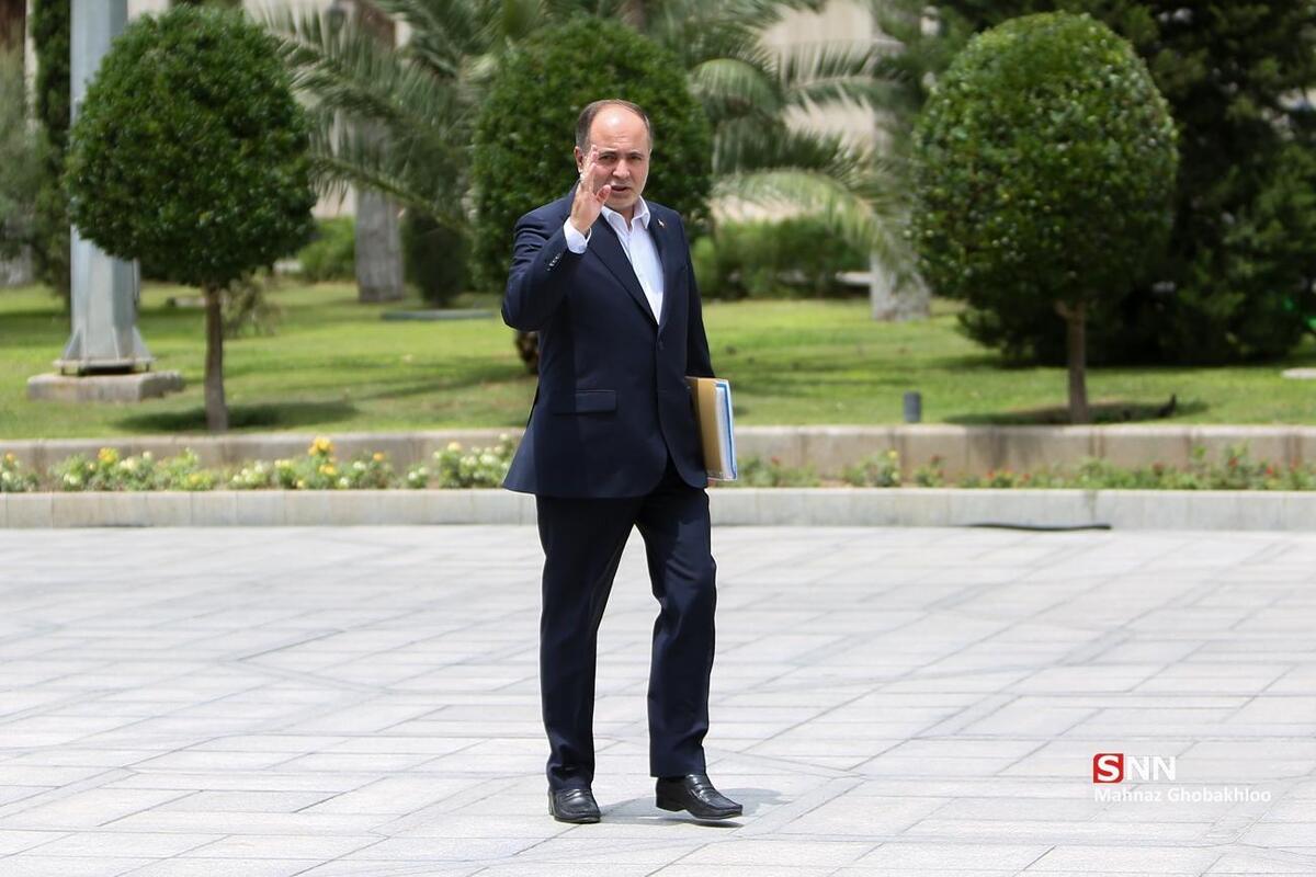 نوری قزلجه: قیمت شیر خام اصلاح شد و به زودی قیمت چهار محصول لبنی مشتق از شیر خام اعلام می‌شود/ نظارت بر بازار رها نشده است + فیلم