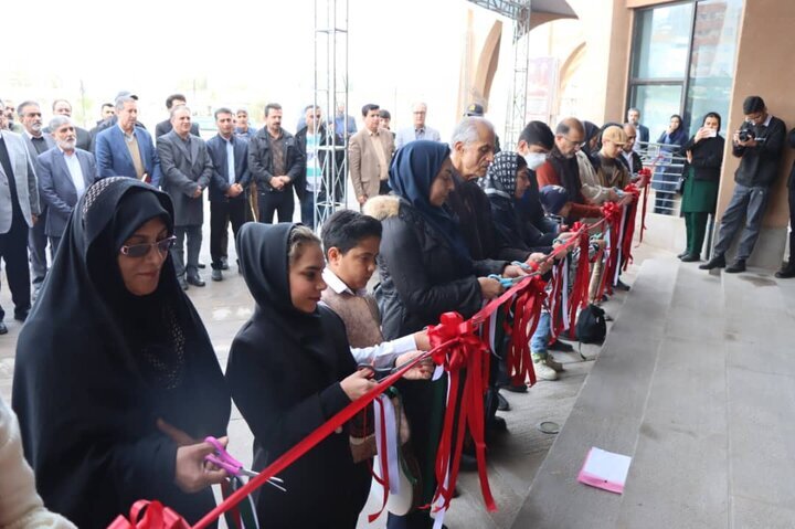 مردم نمایشگاه کتاب کرمان را افتتاح کردند+عكس