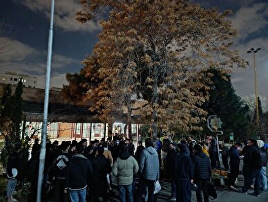 ماجرای تجمع شبانه دانشجویان در کوی دانشگاه تهران چه بود؟ / از مشکلات غذا و سلف تا حذف خوابگاه دانشجویان سنواتی