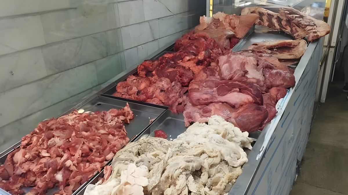 ضبط و معدوم‌سازی ۷۰۰ کیلوگرم گوشت فاسد در بازرسی از یک رستوران اصفهان