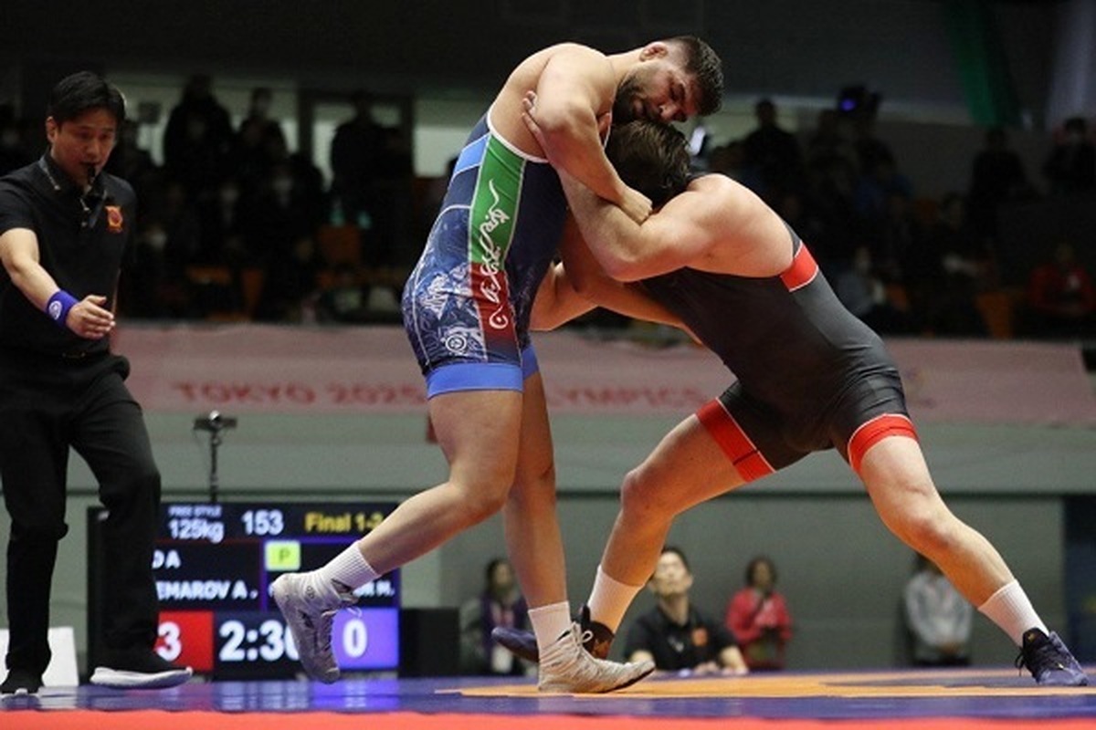 محمد قمرپور در کشتی آزاد نایب قهرمان شد