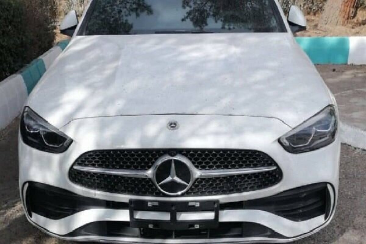 یک خودروی ۱۵ میلیاردی به دلیل نداشتن پلاک توقیف شد