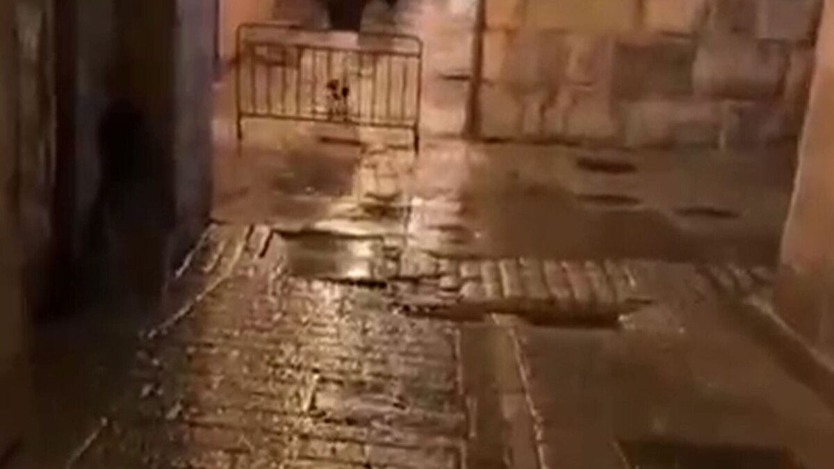 بارش باران هنگام اذان صبح در مسجدالاقصی