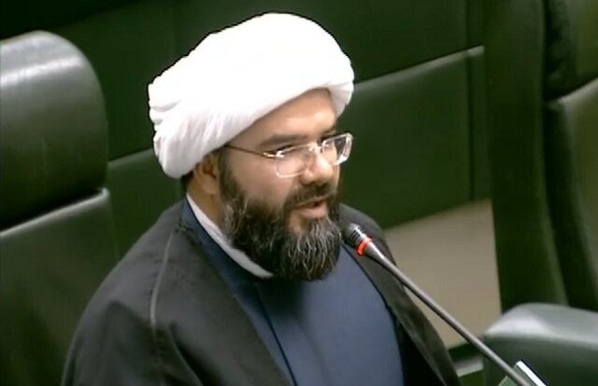 نیک‌بین: با این وضع بازار خودرو بنزین در ایران عملاً از ۱۸۰ هزار تومان هم گران‌تر تمام می‌شود/ آقای پزشکیان جلوی این مصوبه را بگیرد+ فیلم