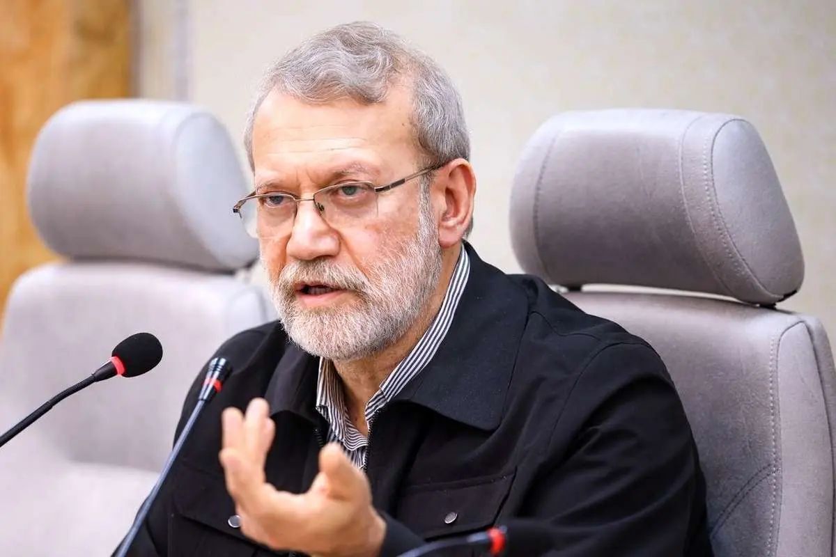 لاریجانی: حاضریم یک کارت سفید به پاکستانی‌ها بدهیم