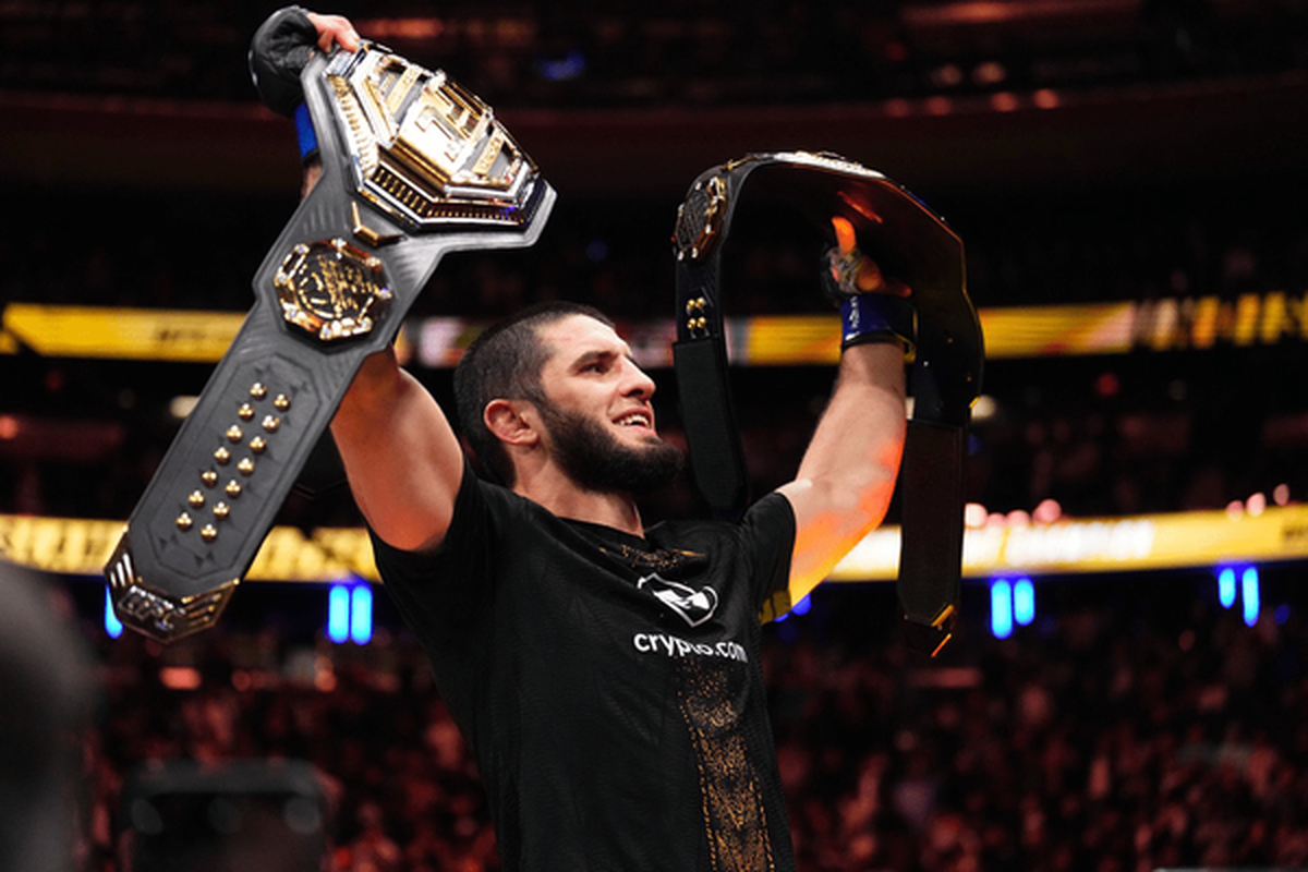 اسلام ماخاچف مدال افتخار گرفت