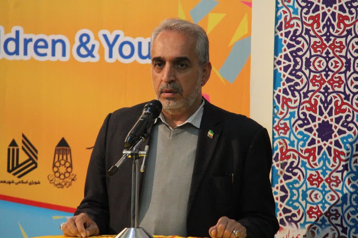 پوستر سی‌امین جشنواره بین‌المللی تئاتر کودک و نوجوان همدان رونمایی شد/ امضای تفاهم‌نامه همکاری