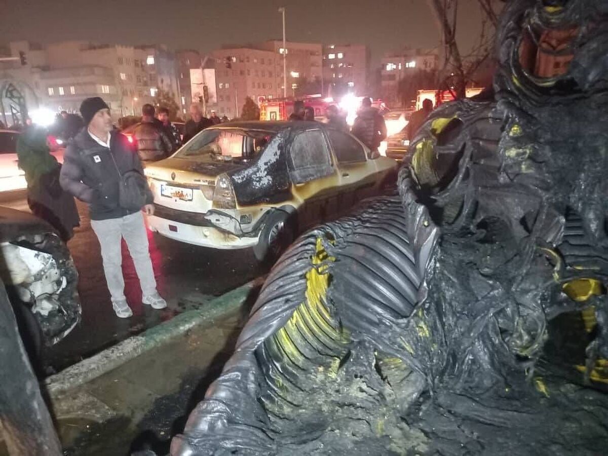 لولههای پلی اتیلن باعث آتش سوزی چهار دستگاه خودرو در تهران شد؛ یک آتشنشان مصدوم