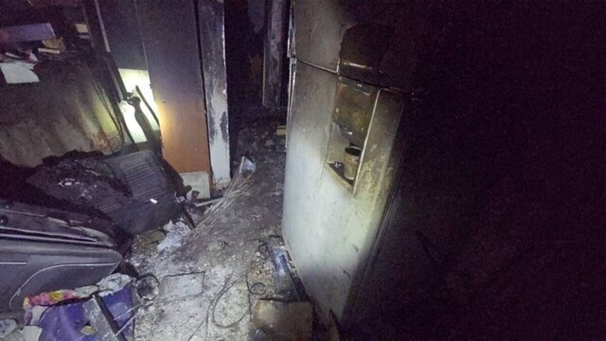 نجات ۱۰ نفر از آتش‌سوزی در ساختمانی ۹ طبقه در خیابان ولیعصر + فیلم